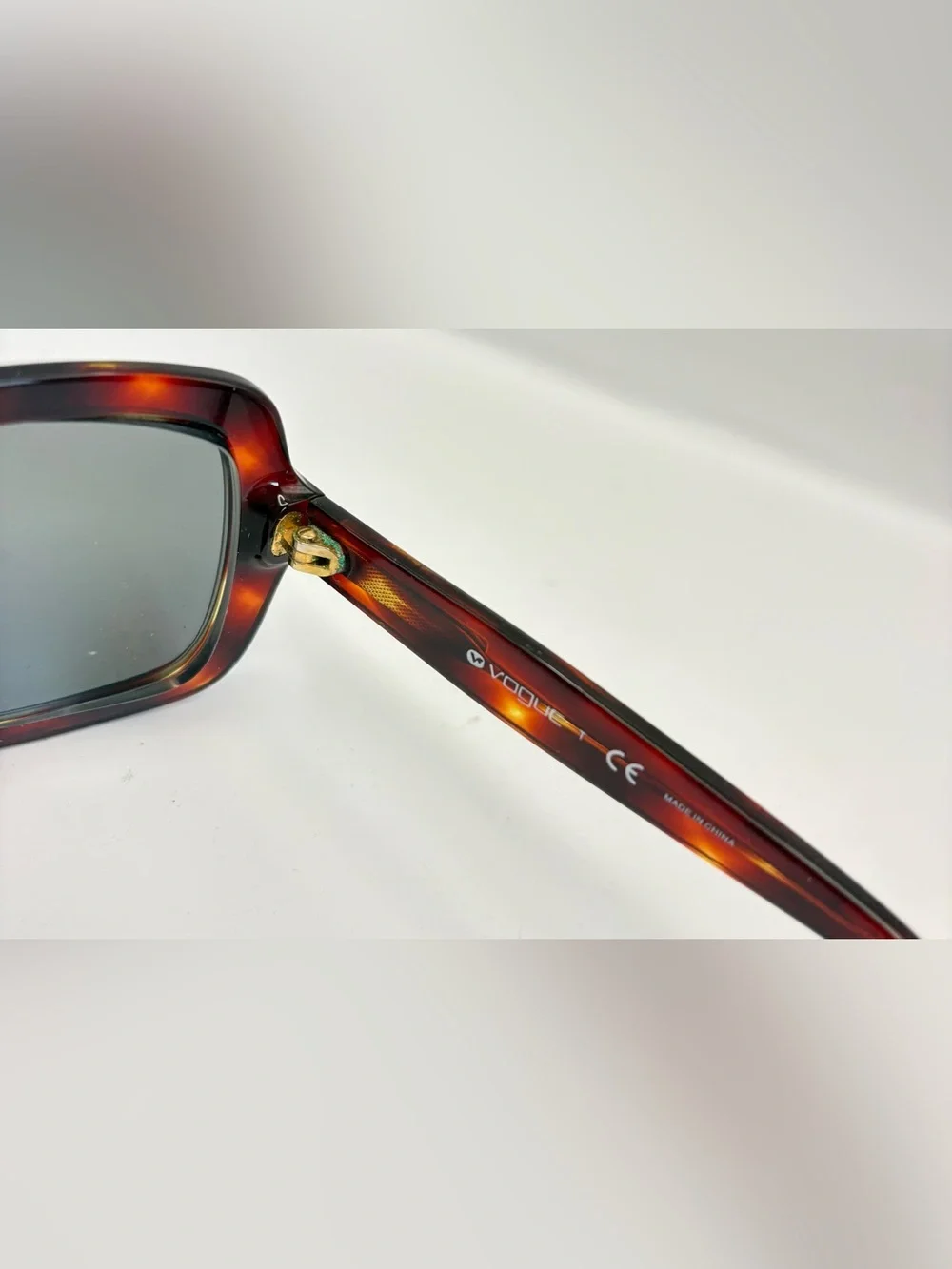 Vogue listing pair